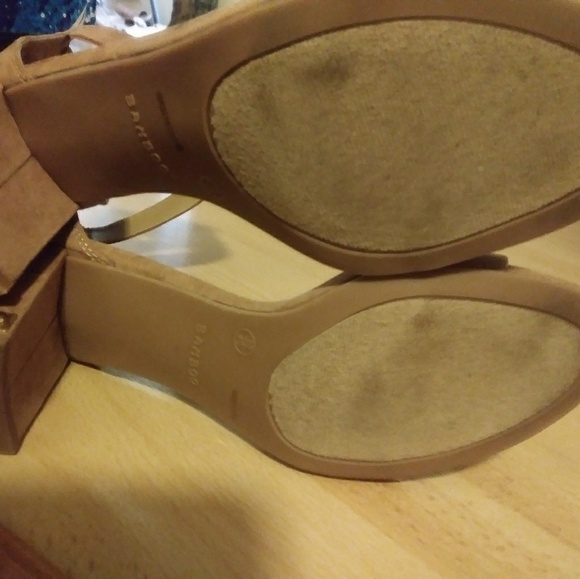 Cute nude sueded 3" sandals - Picture 6 of 7